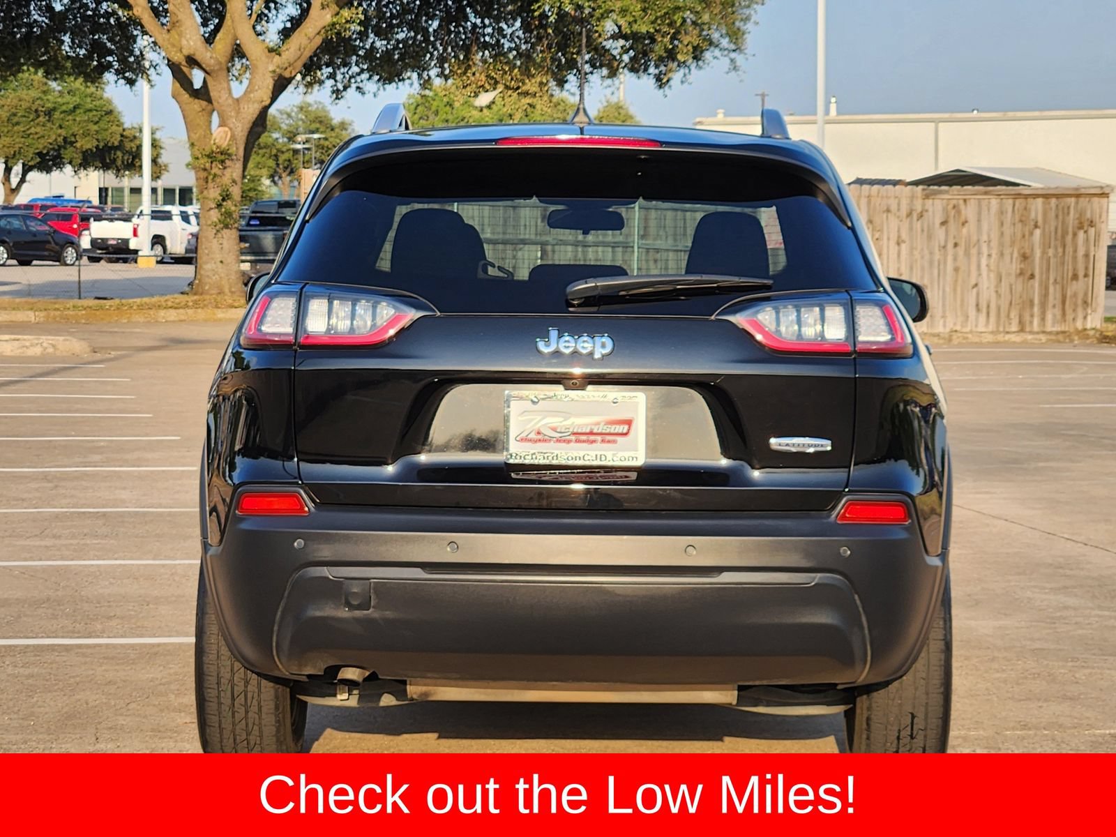 Used 2019 Jeep Cherokee Latitude w/ Popular Appearance Group FWD image 5