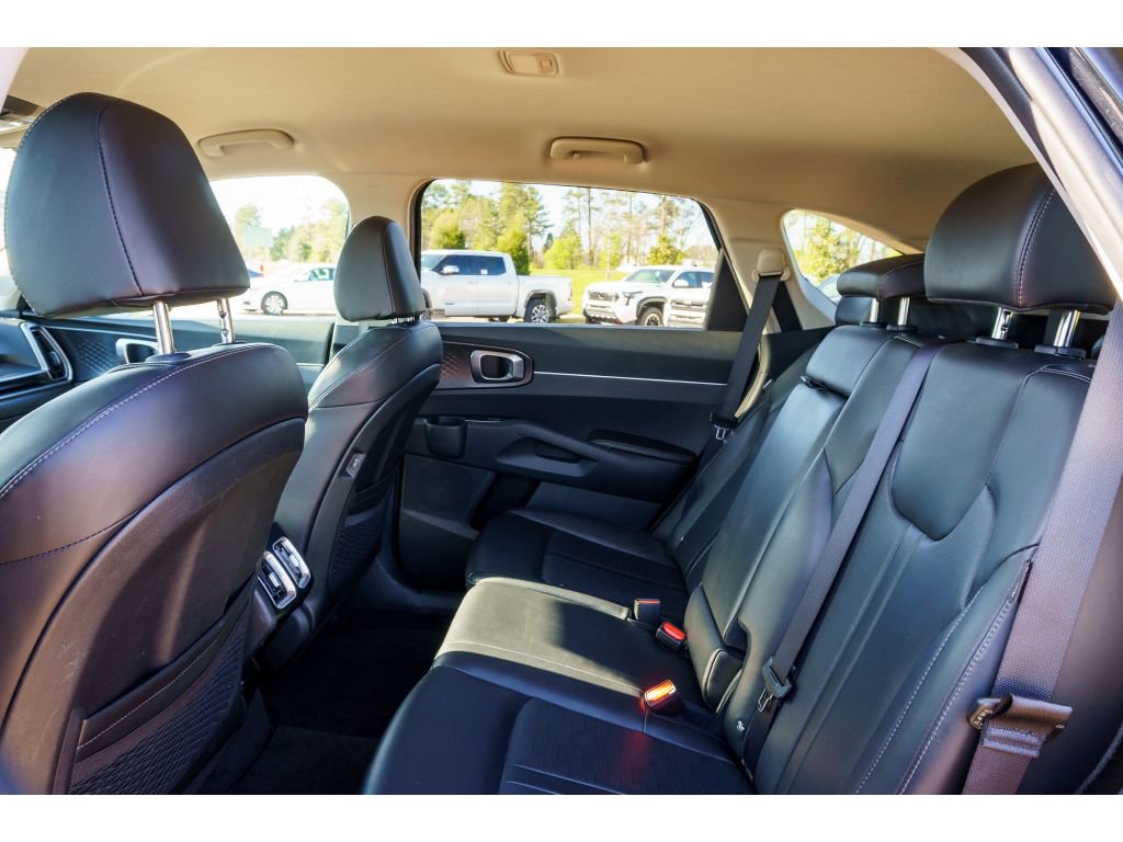 Used 2024 Kia Sorento S image 13