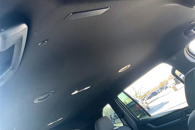 Used 2025 GMC Acadia Elevation image 28