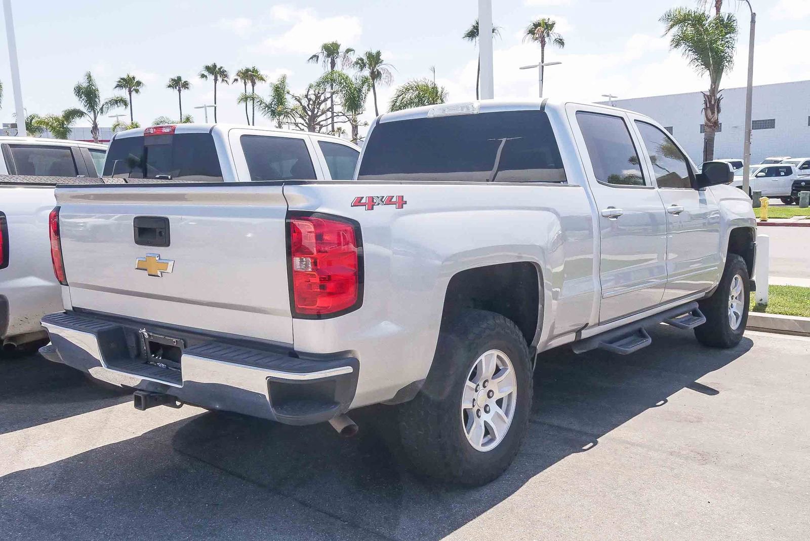 Used 2018 Chevrolet Silverado 1500 LT w/ Trailering Package AWD/4WD image 7