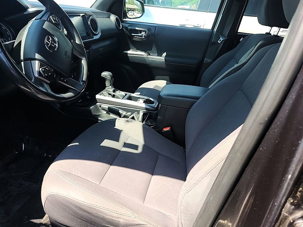 Used 2019 Toyota Tacoma TRD Sport AWD/4WD image 6