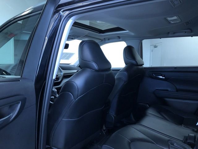 Used 2022 Toyota Highlander XLE image 20