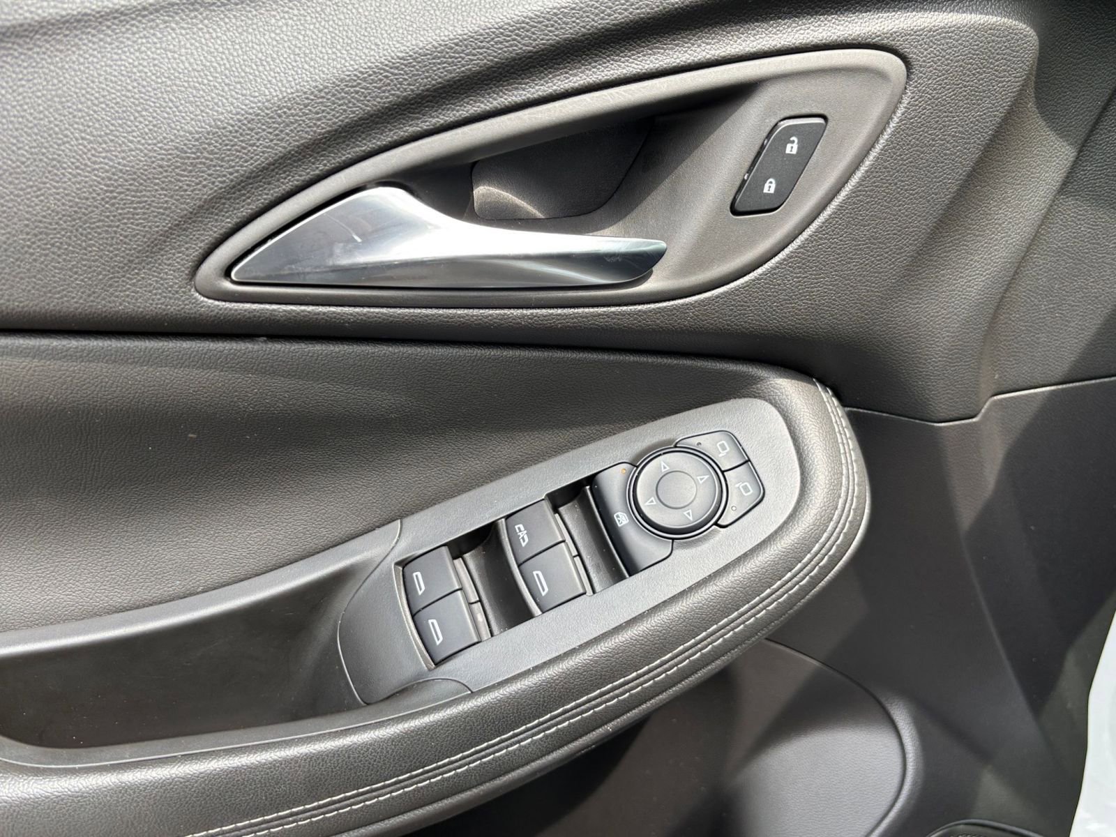 Used 2025 Buick Encore GX Preferred FWD image 18