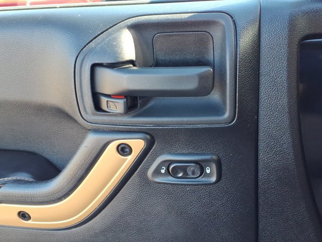 Used 2014 Jeep Wrangler Unlimited Sahara AWD/4WD image 21