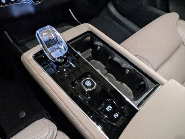New 2026 Volvo XC90 T8 Ultra w/ Protection Package AWD/4WD image 24