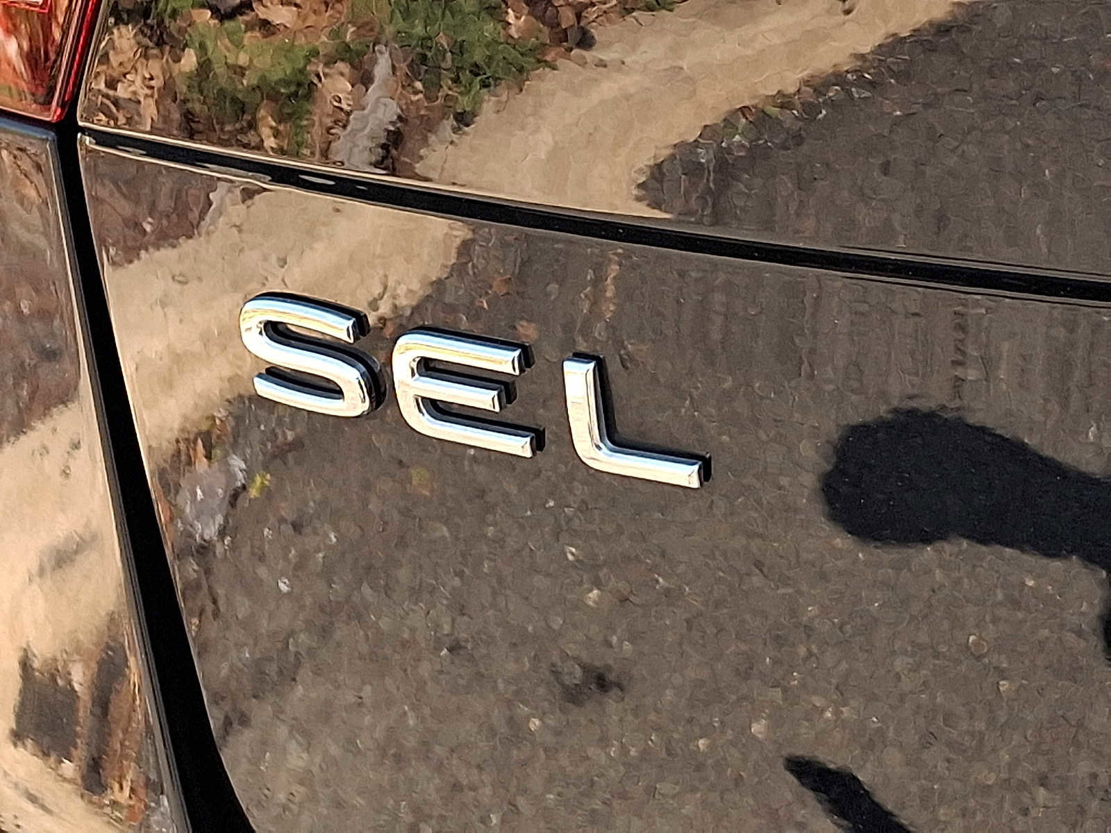 Certified 2023 Volkswagen Tiguan SEL R-Line image 30