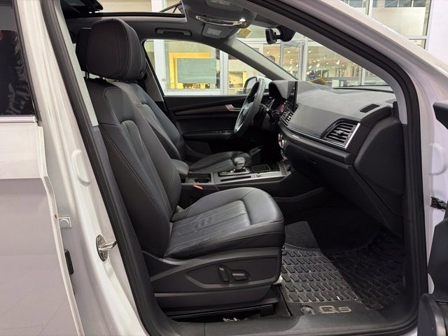 Used 2023 Audi Q5 2.0T Premium w/ Convenience Package AWD/4WD image 14