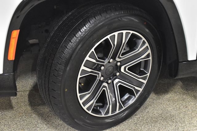 Certified 2024 Jeep Wagoneer L Series II w/ Flexible Seating Group image 11