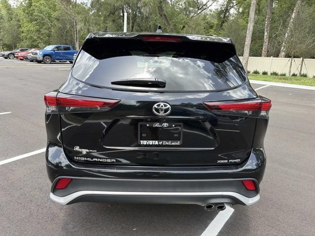 Used 2025 Toyota Highlander XSE AWD/4WD image 3