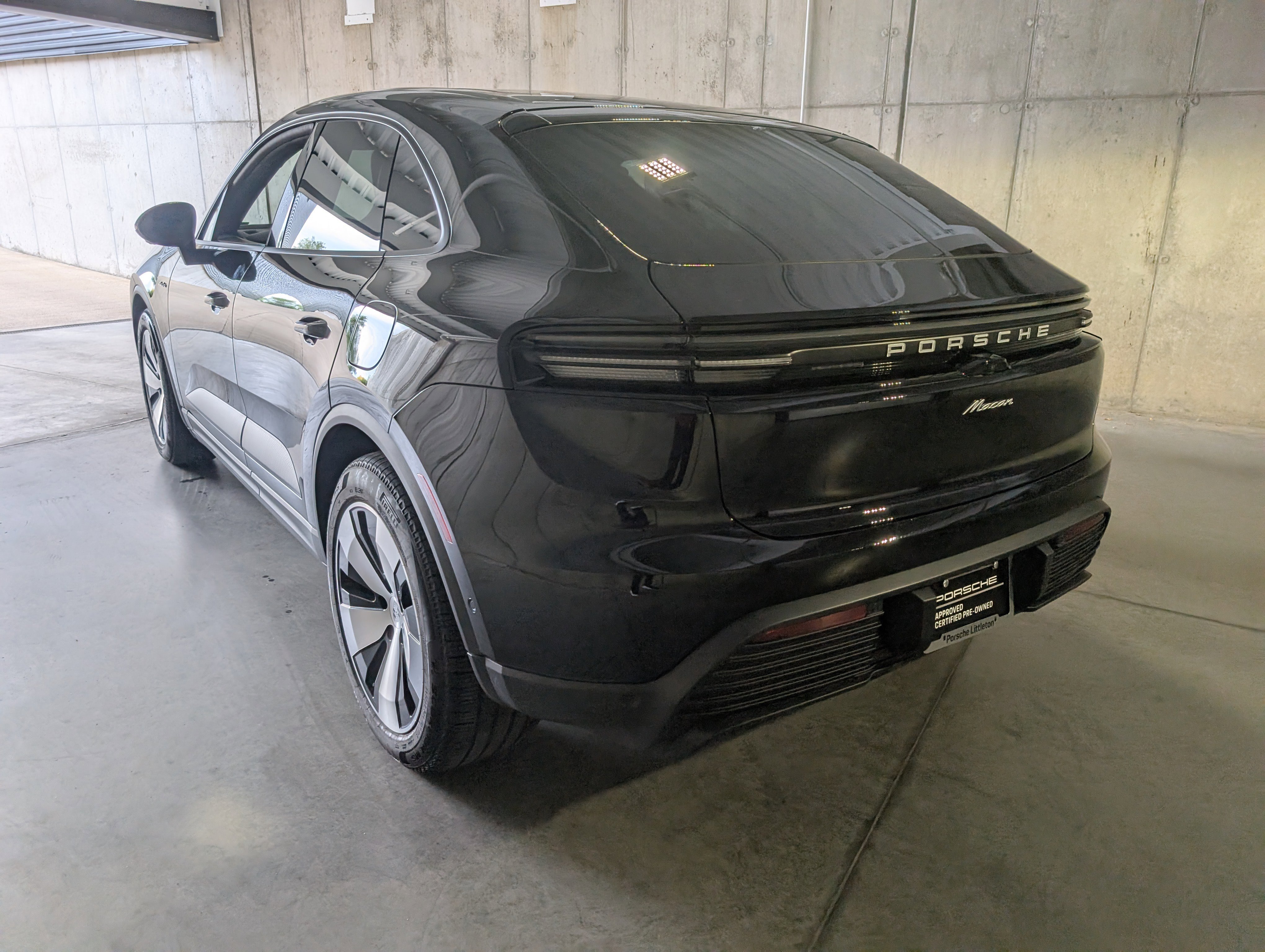 Used 2025 Porsche Macan Electric image 3