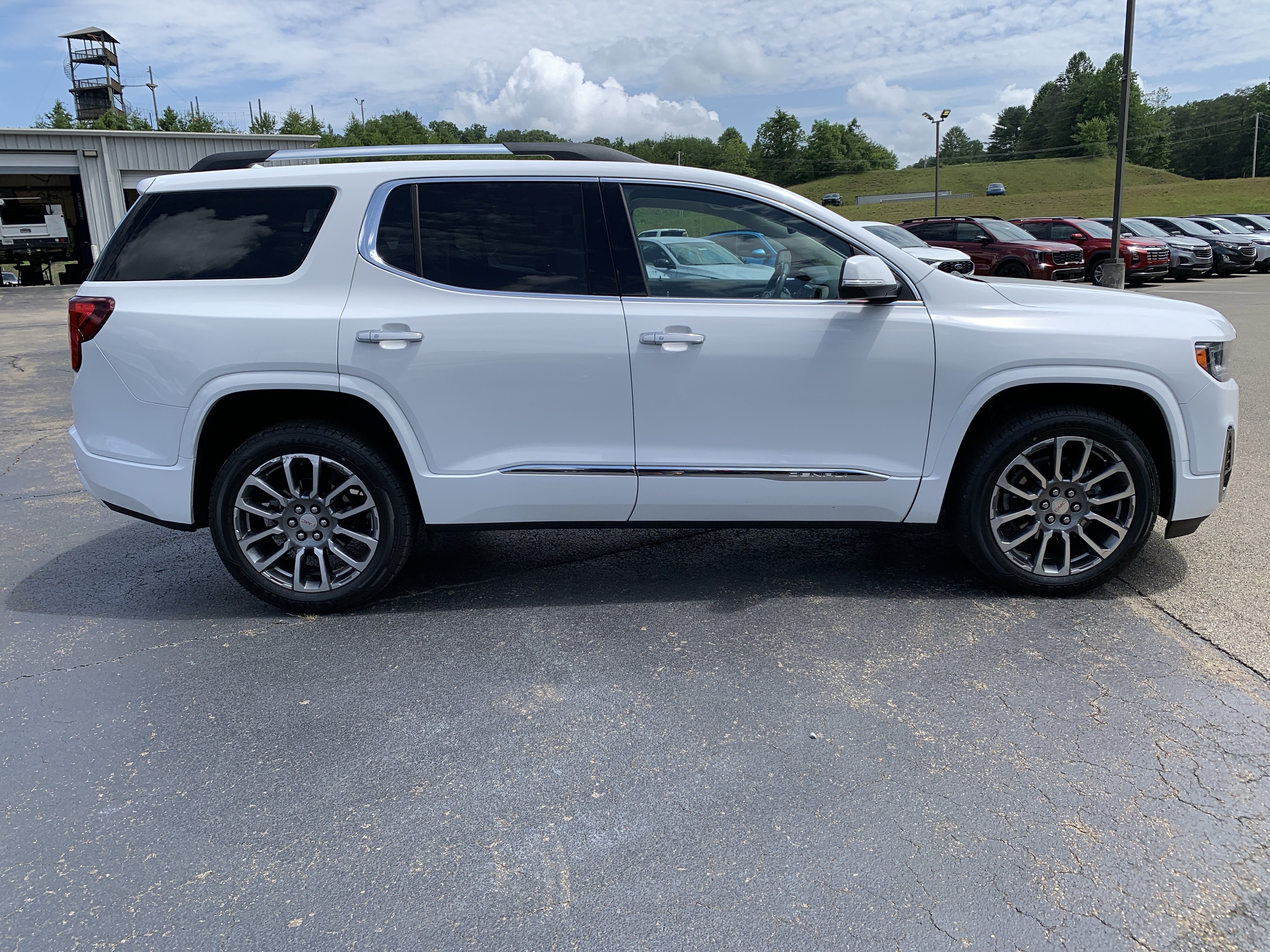 Used 2023 GMC Acadia Denali AWD/4WD image 11