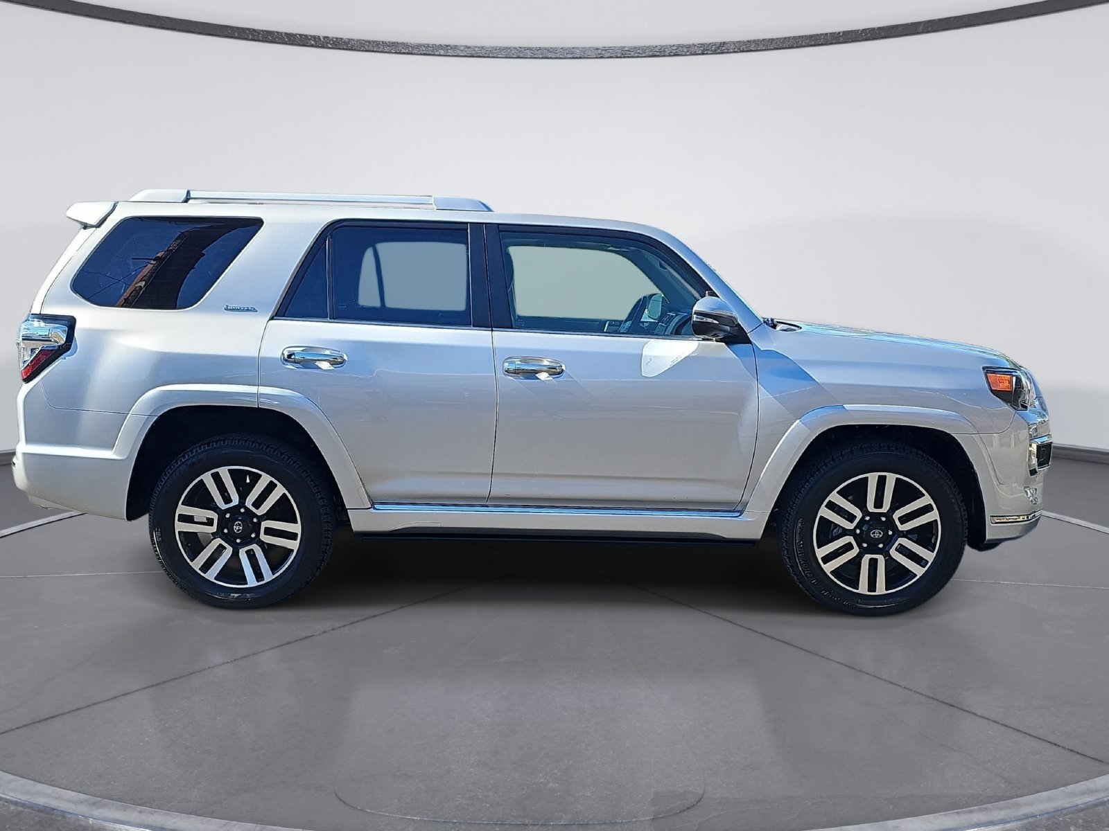 Used 2024 Toyota 4Runner Limited AWD/4WD image 2