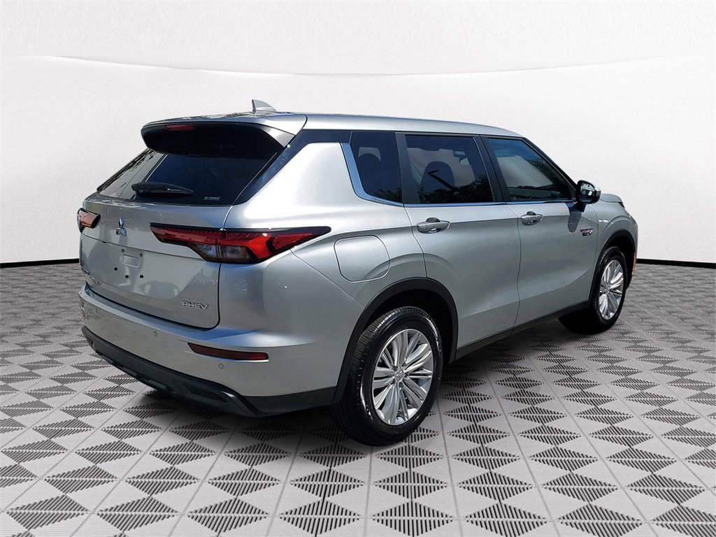 New 2025 Mitsubishi Outlander ES image 6