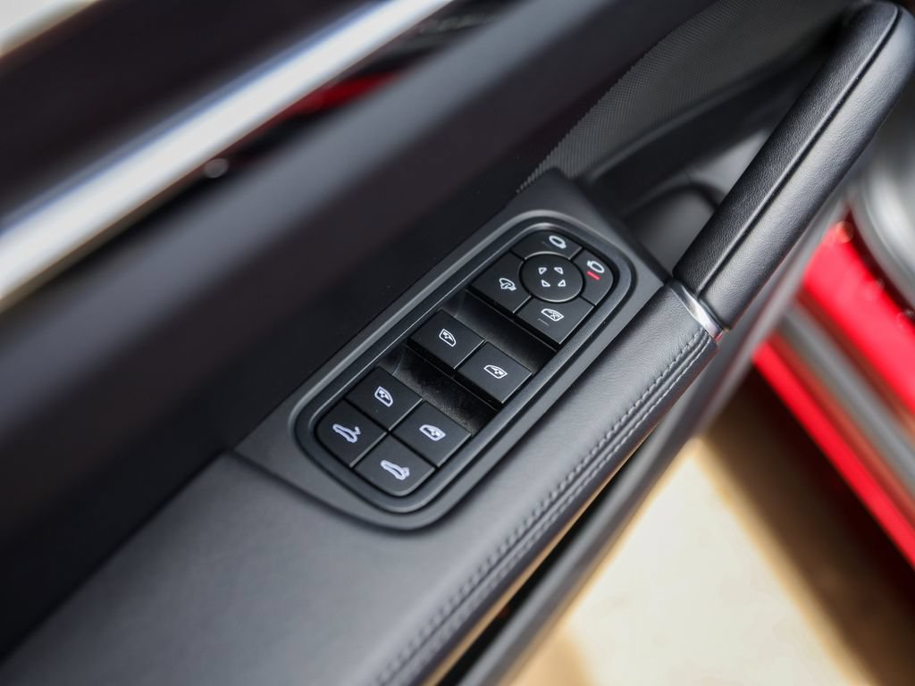Certified 2023 Porsche Cayenne GTS AWD/4WD image 31
