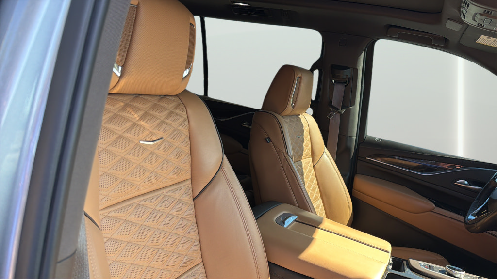 Used 2023 Cadillac Escalade ESV Premium Luxury w/ Performance Package RWD image 31