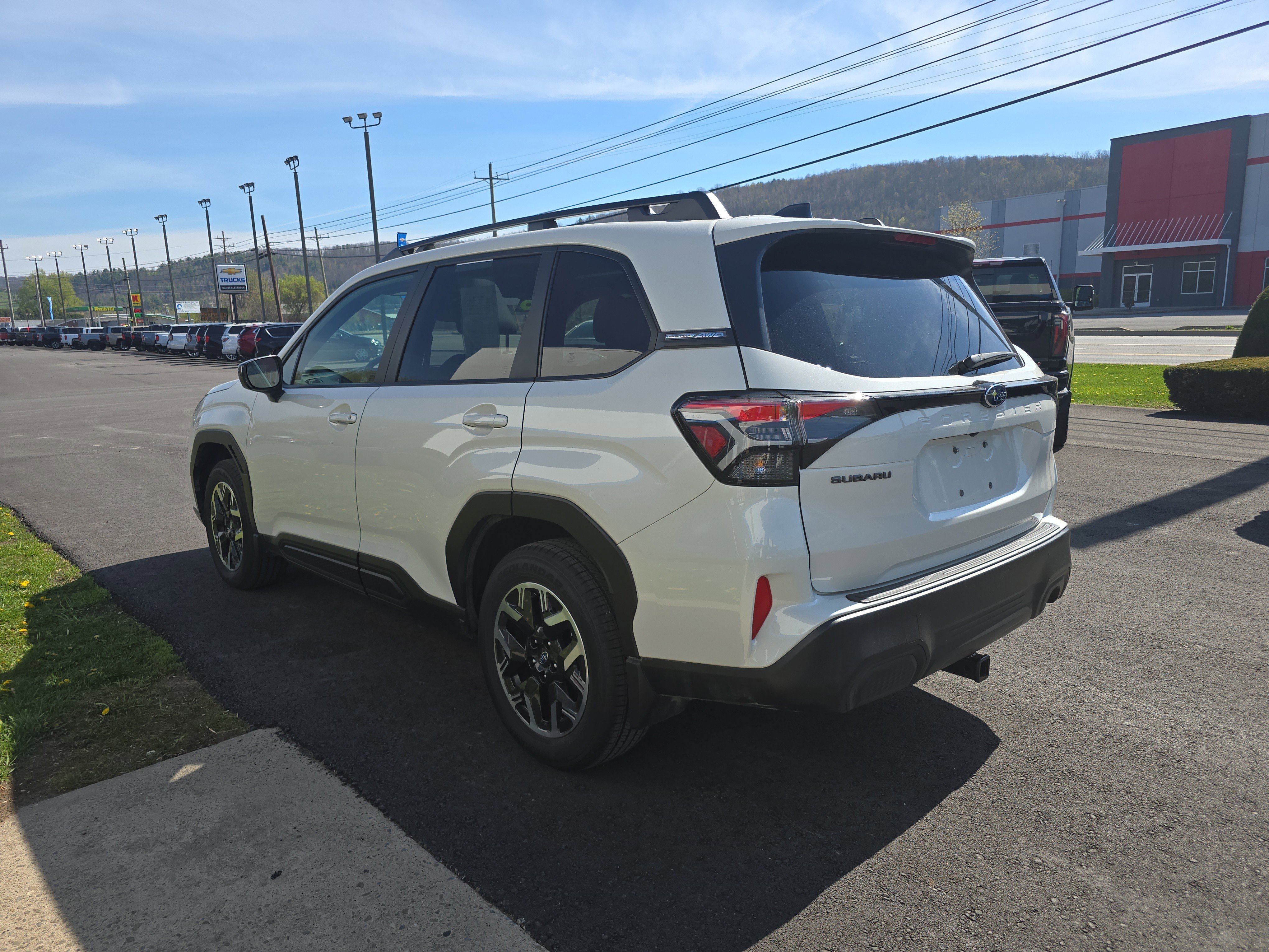 Used 2025 Subaru Forester Premium AWD/4WD image 6