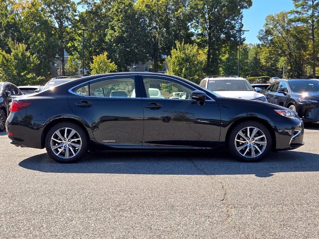 Used 2017 Lexus ES 300h w/ Luxury Package FWD image 6