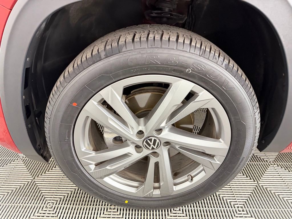 Used 2024 Volkswagen Atlas Cross Sport SEL R-Line image 12