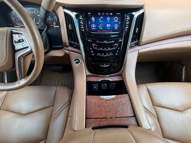 Used 2015 Cadillac Escalade Platinum AWD/4WD image 3
