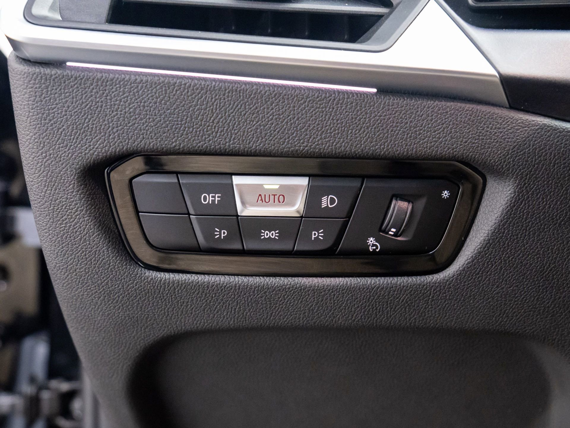 Certified 2024 BMW 330i xDrive Sedan w/ M Sport Package image 19