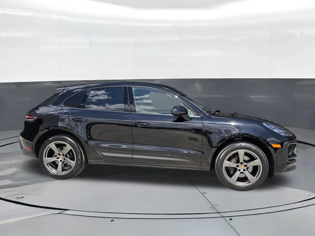 Certified 2023 Porsche Macan image 7