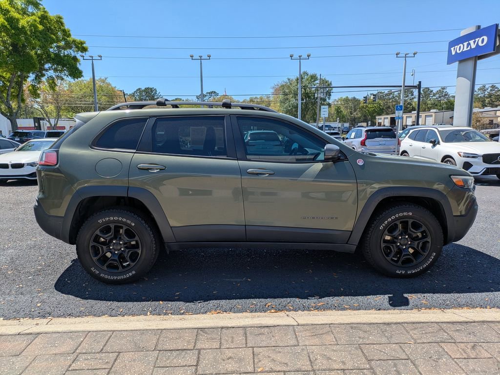 Used 2020 Jeep Cherokee Trailhawk w/ Technology Group AWD/4WD image 7