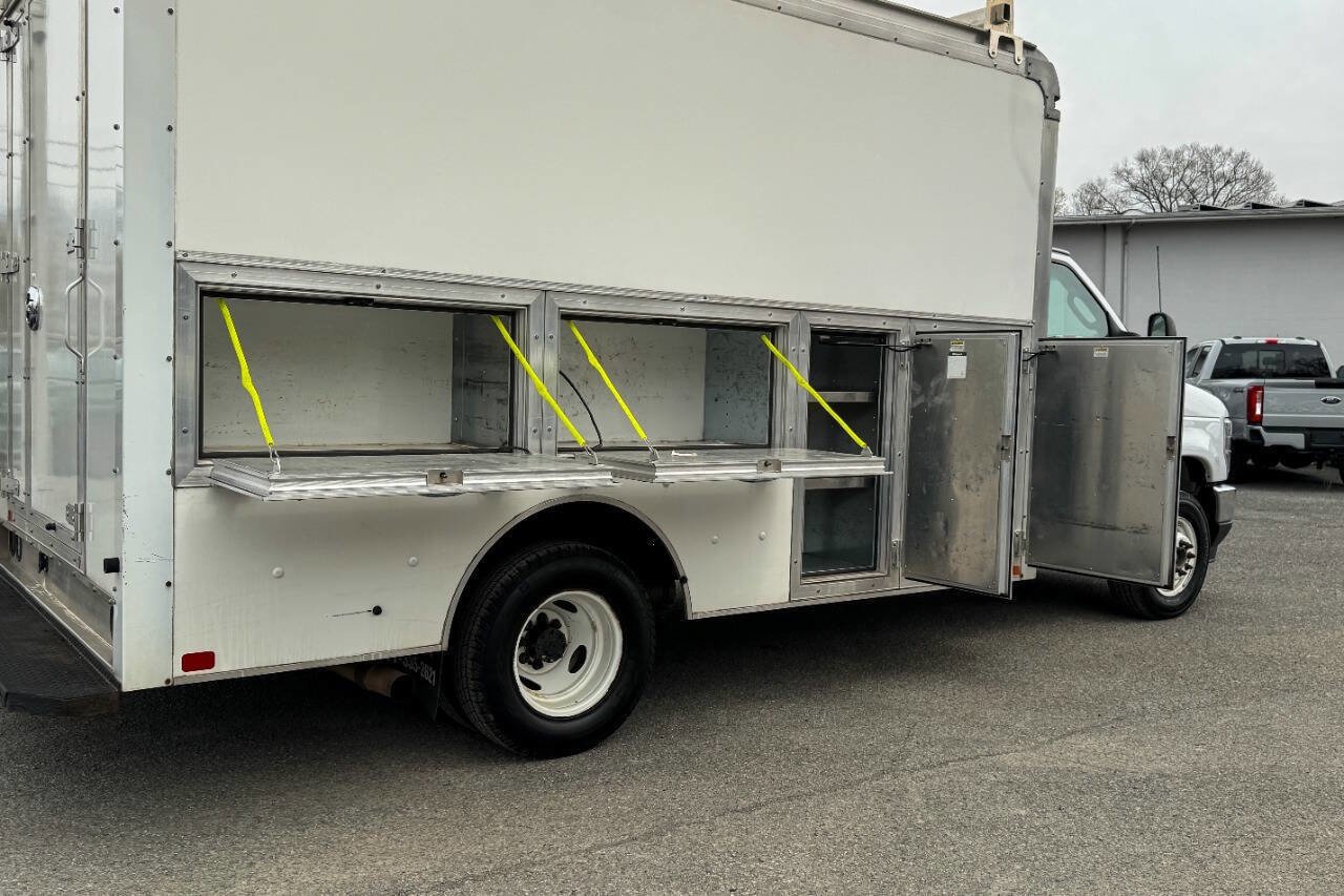 Used 2022 Ford E-350 and Econoline 350 Super Duty w/ Power Windows & Locks Group RWD image 14