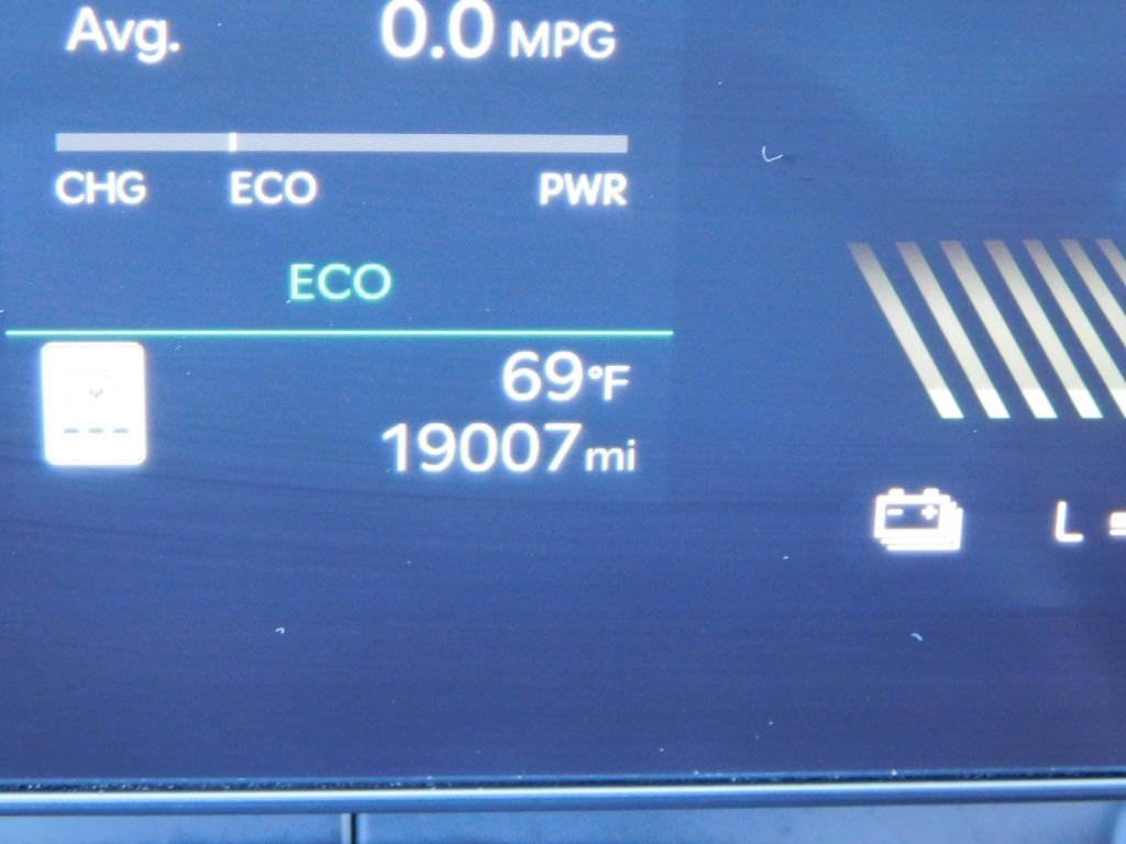 Used 2025 Kia Carnival EX FWD image 40
