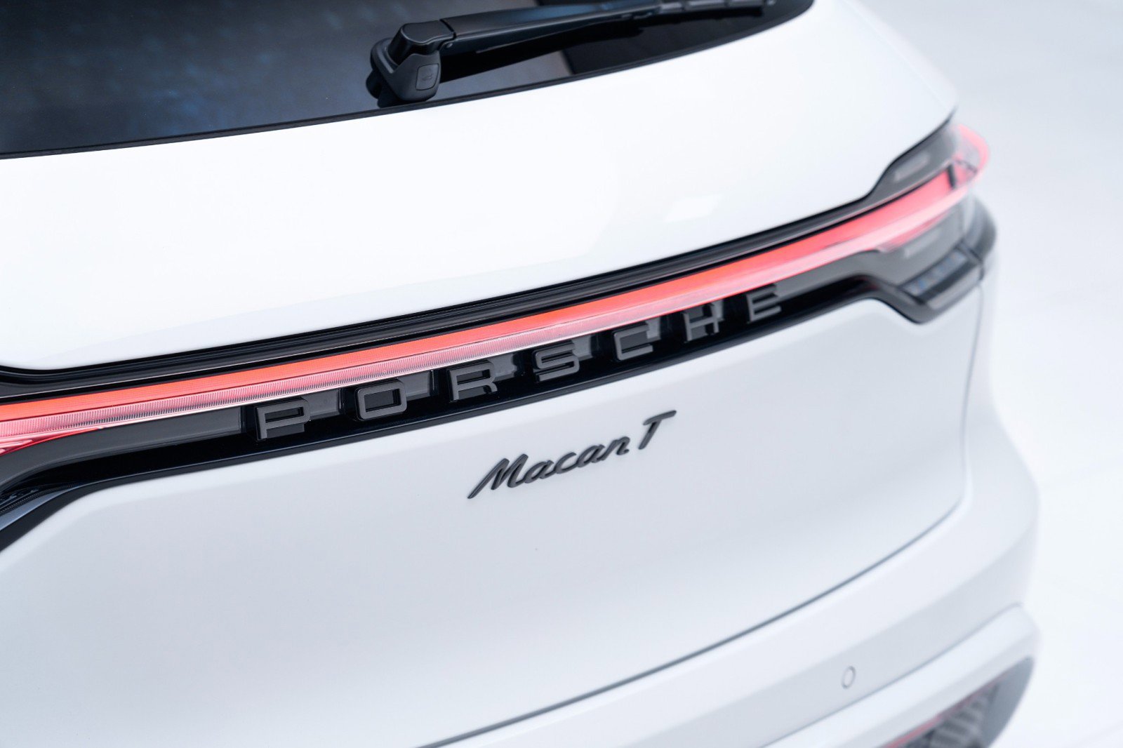 Certified 2026 Porsche Macan Turbo image 14