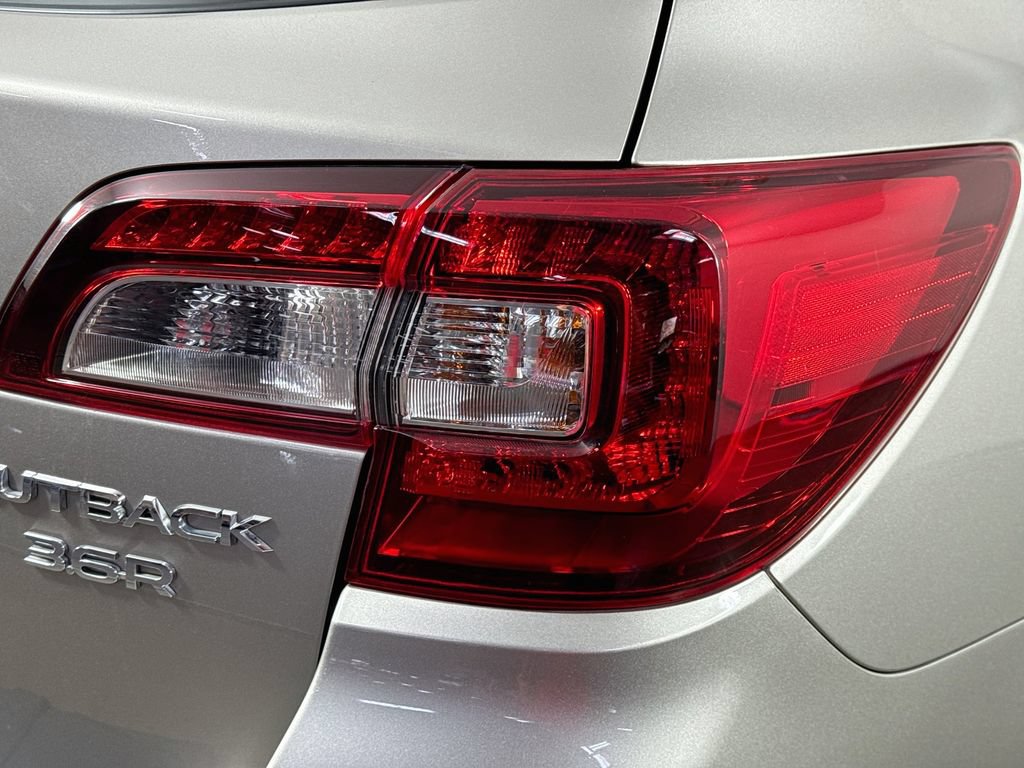 Used 2019 Subaru Outback 3.6R Limited w/ Popular Package #2 AWD/4WD image 34