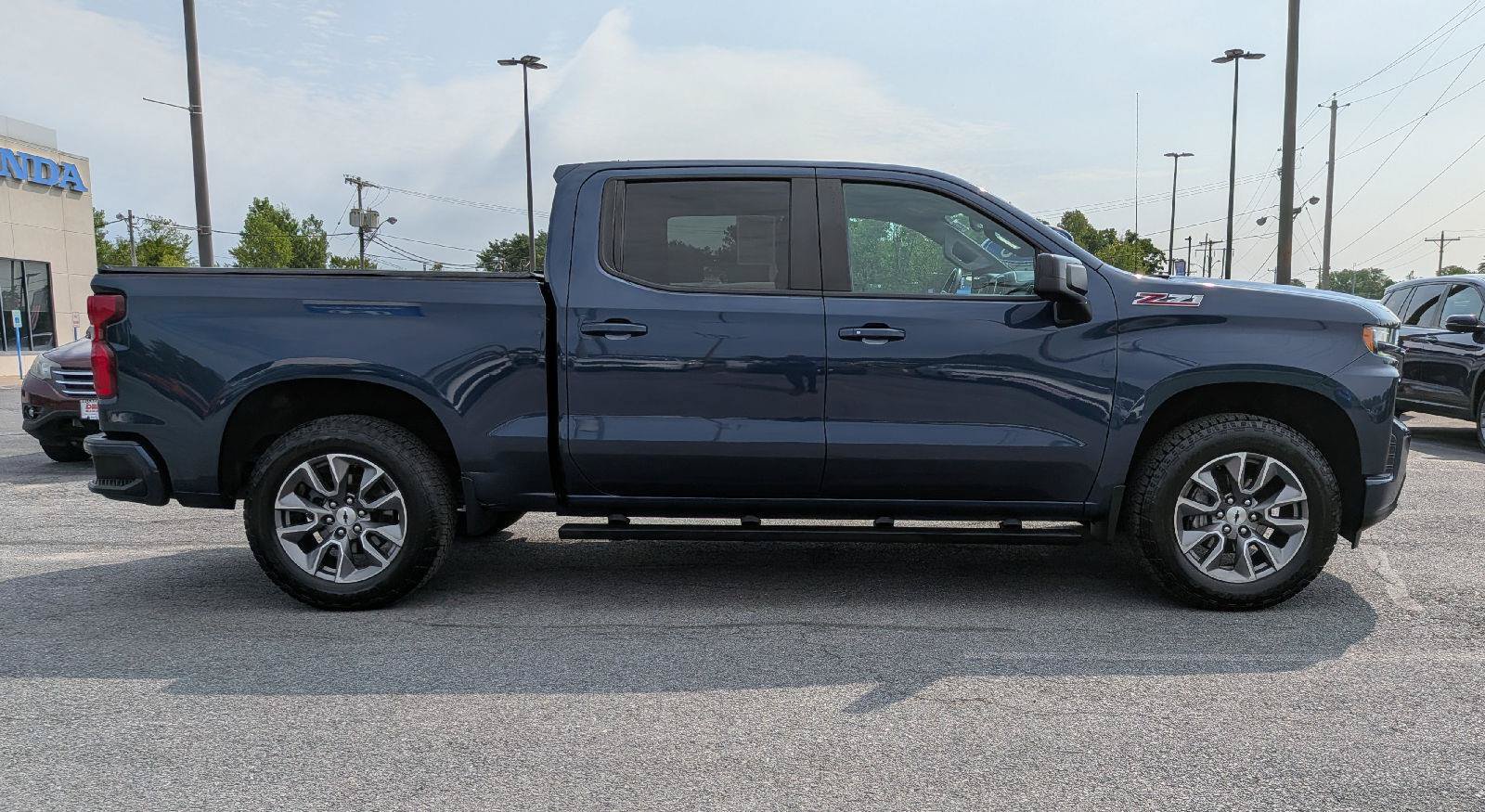Used 2022 Chevrolet Silverado 1500 RST w/ Z71 Off-Road Package AWD/4WD image 5
