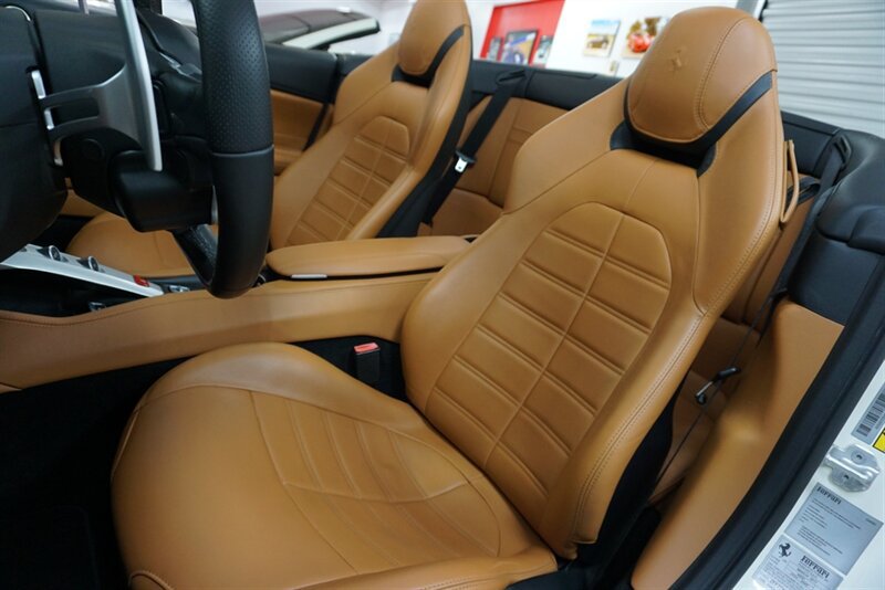 Used 2017 Ferrari California T RWD image 11
