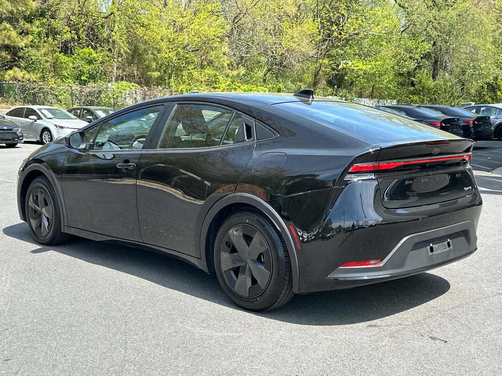 Used 2025 Toyota Prius LE FWD image 3