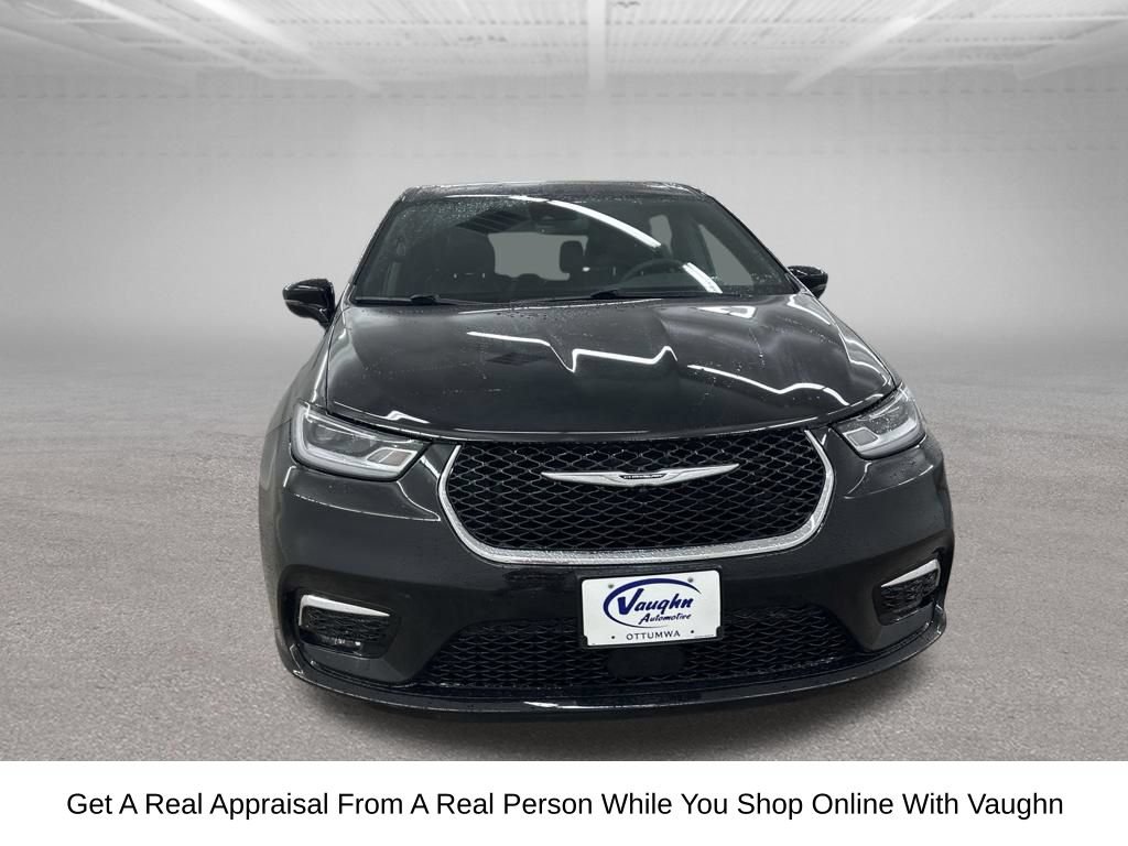 Used 2025 Chrysler Pacifica Select FWD image 5