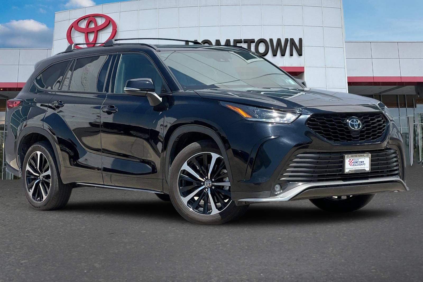 Certified 2021 Toyota Highlander XSE AWD/4WD image 2