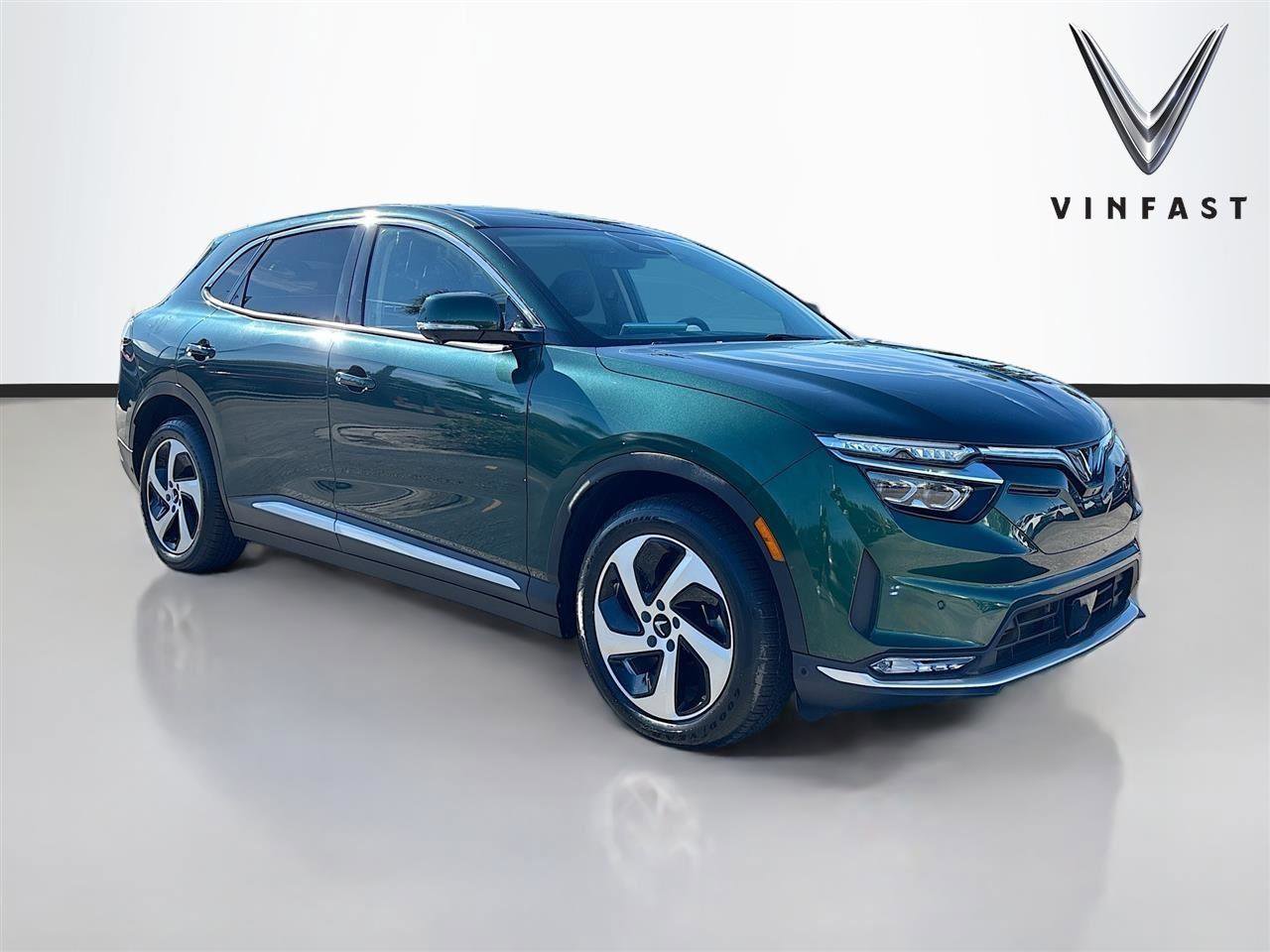 New 2025 VinFast VF 8 Eco image 1