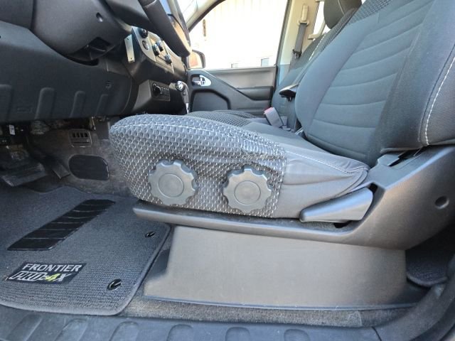 Used 2018 Nissan Frontier PRO-4X image 19