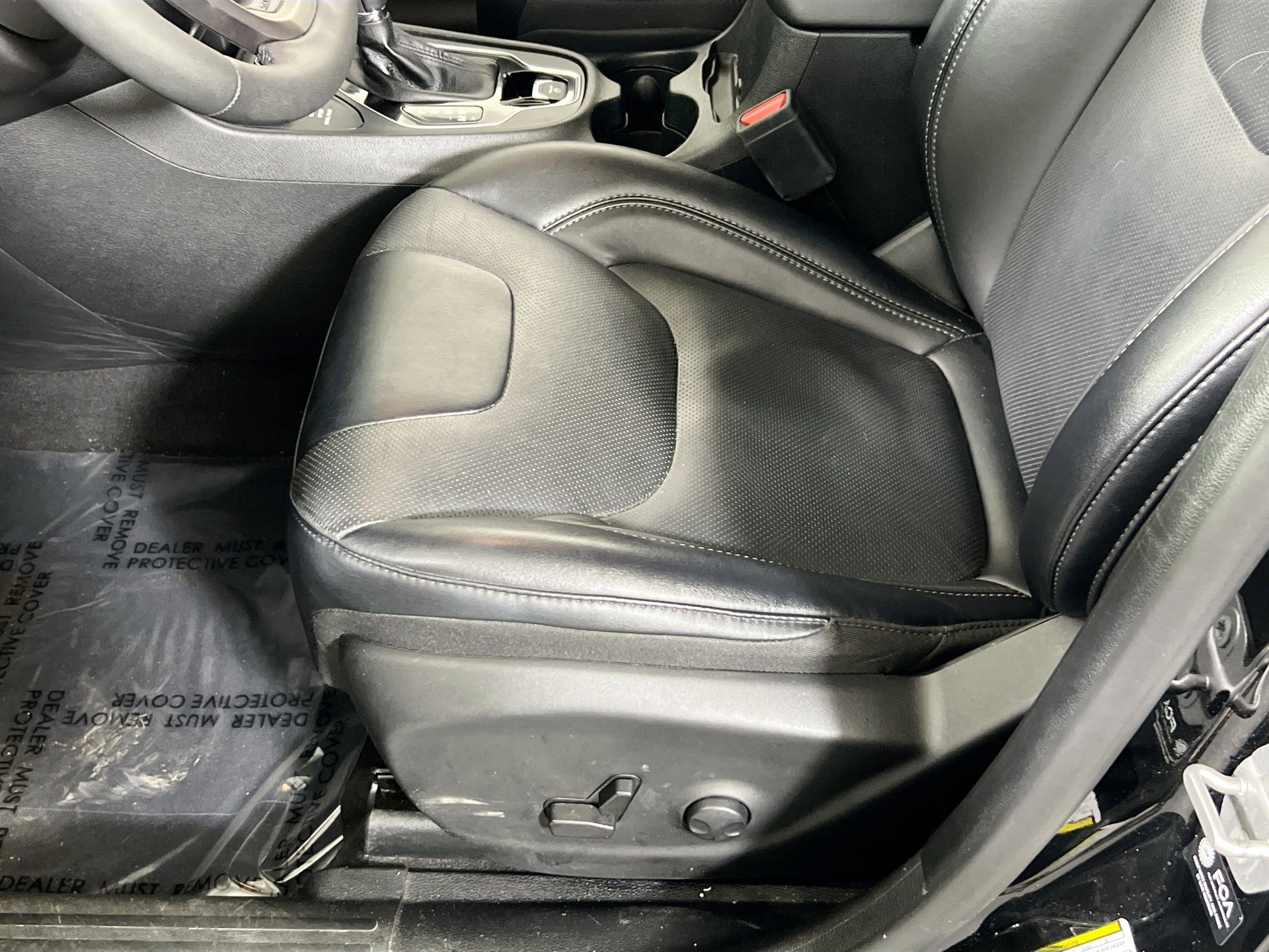 Used 2022 Jeep Cherokee Limited image 18