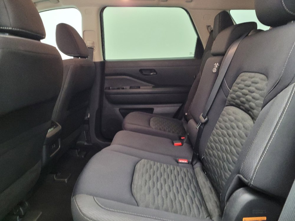 Used 2023 Nissan Pathfinder SV AWD/4WD image 18