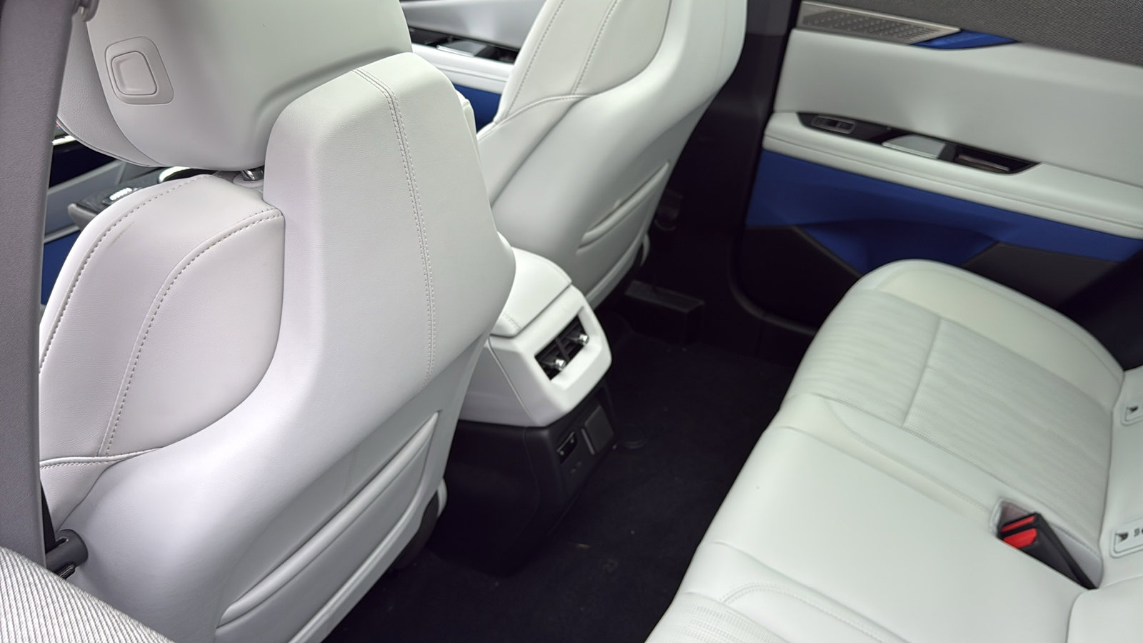 New 2026 Cadillac Optiq Sport 2 image 28