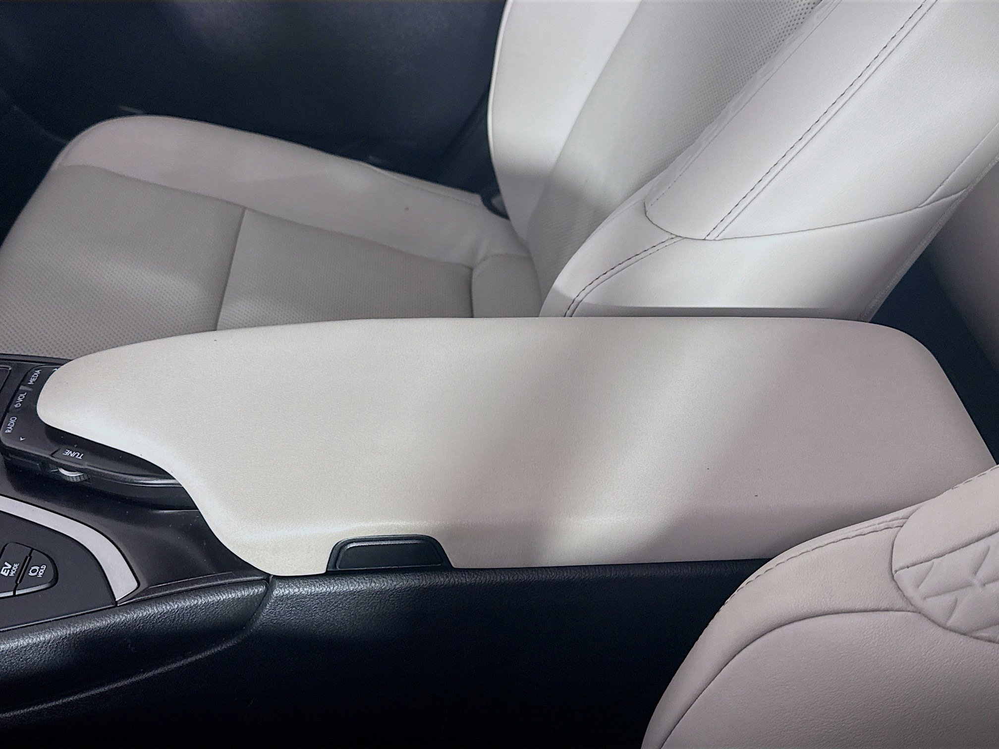Used 2022 Lexus UX 250h w/ Premium Package AWD/4WD image 18