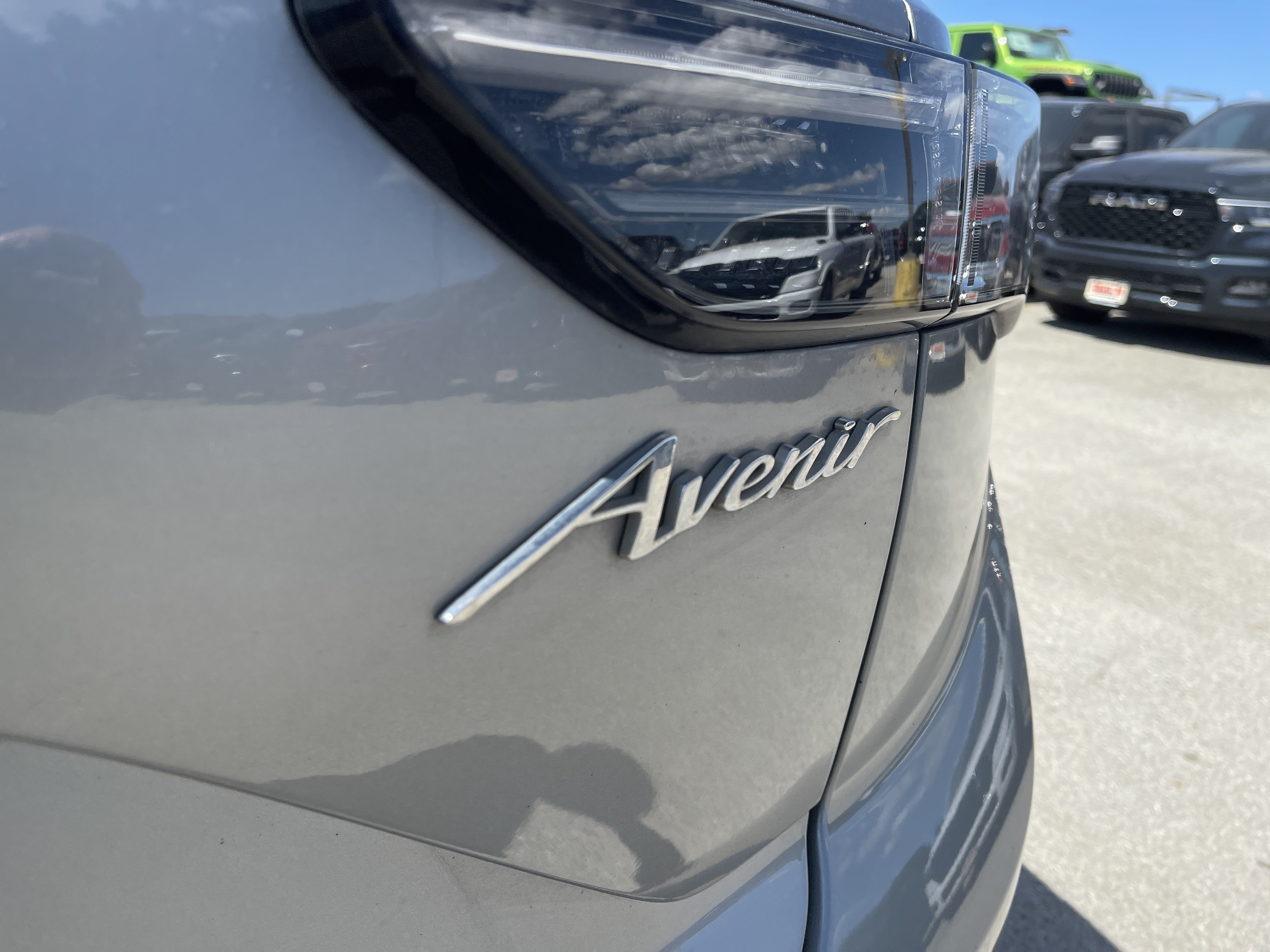 Used 2024 Buick Envision Avenir AWD/4WD image 13