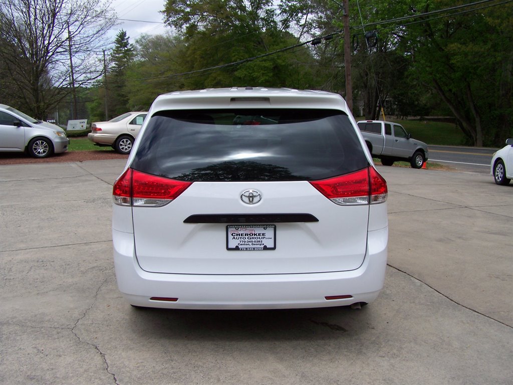 Used 2013 Toyota Sienna L FWD image 32