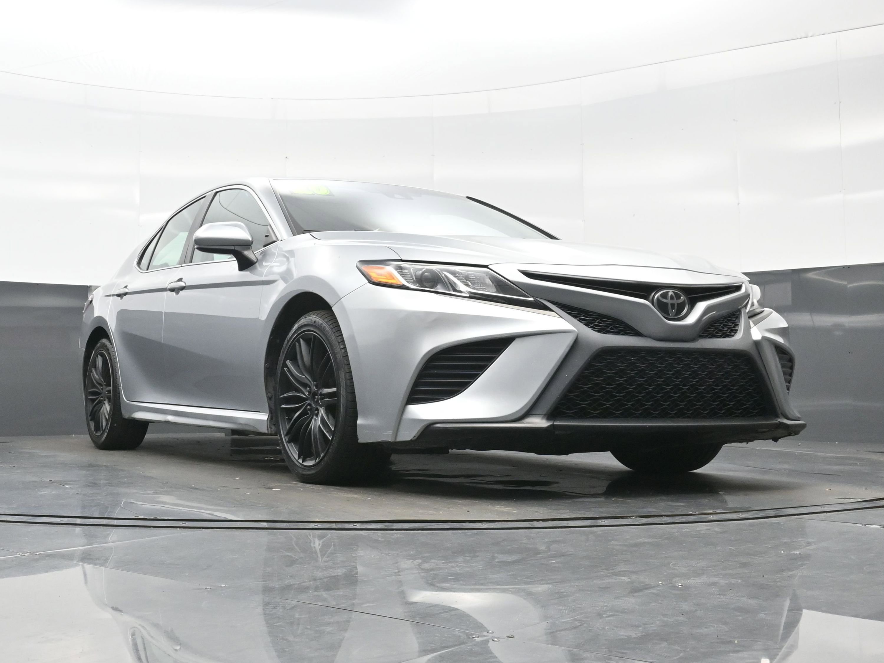 Used 2020 Toyota Camry SE FWD image 28