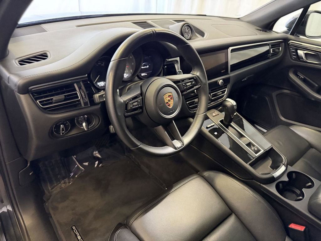 Certified 2022 Porsche Macan S image 4