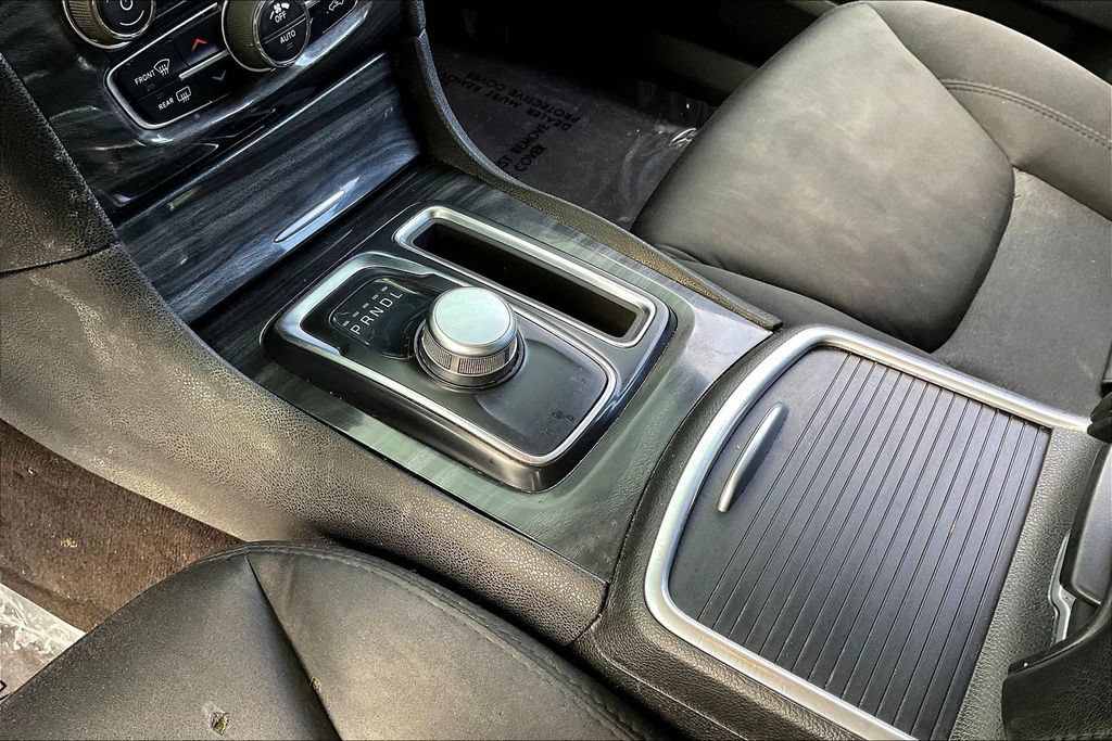 Used 2018 Chrysler 300 Touring w/ Sport Appearance Package RWD image 8