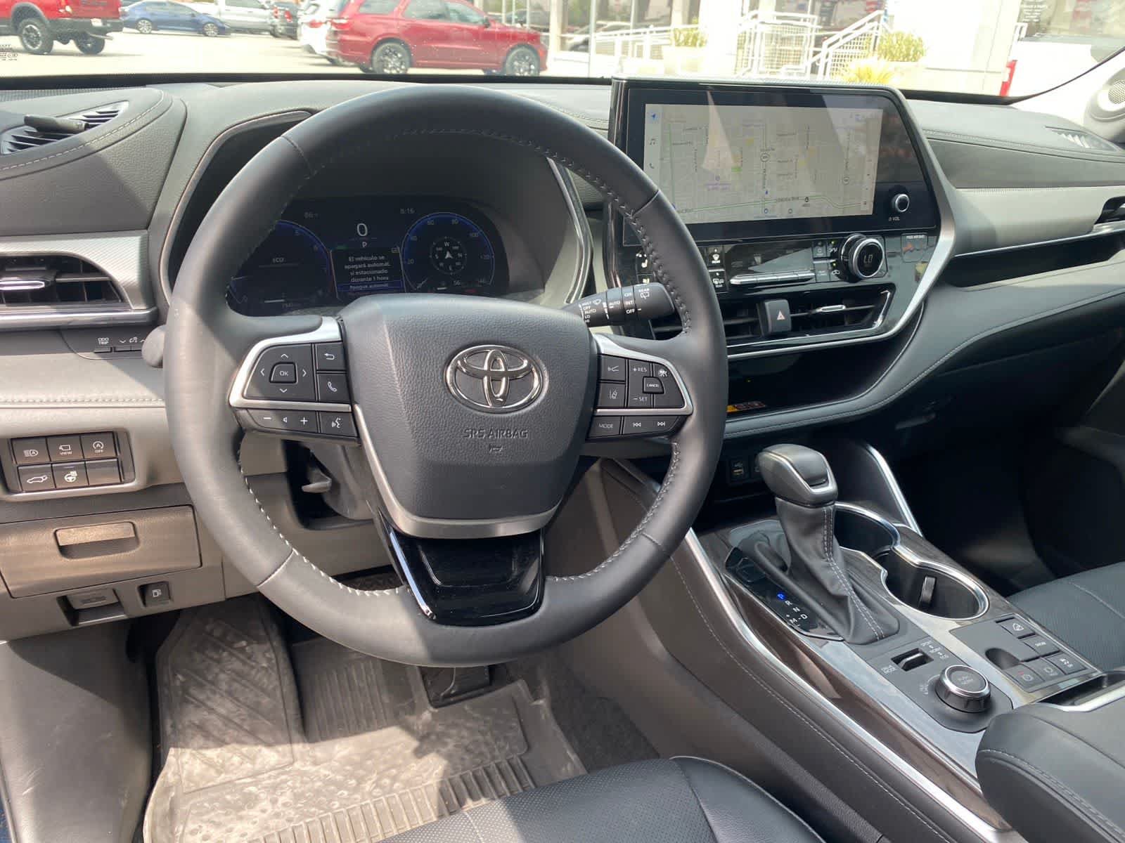 Used 2025 Toyota Highlander Platinum AWD/4WD image 11