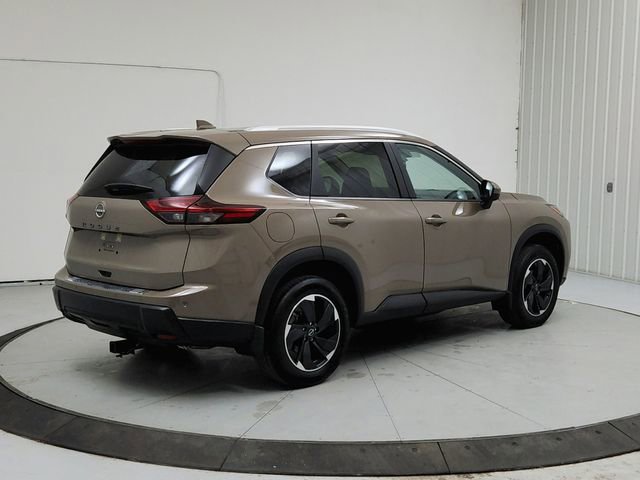 Used 2025 Nissan Rogue SV w/ SV Premium Package image 7