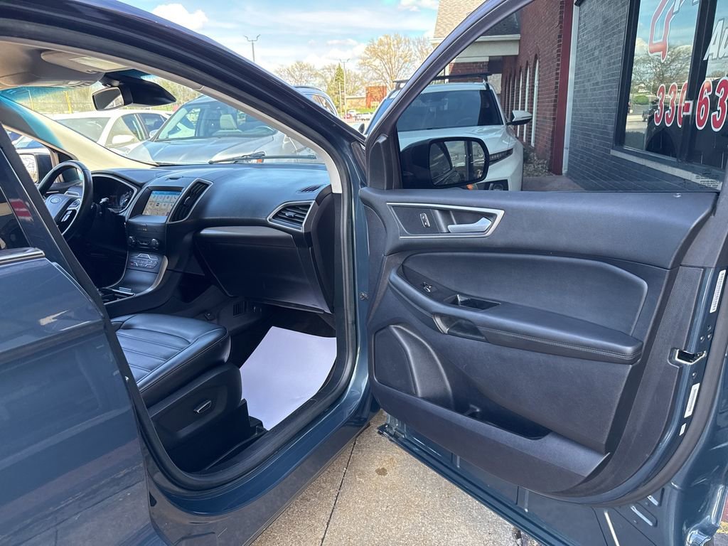 Used 2019 Ford Edge SEL w/ Equipment Group 201A AWD/4WD image 38