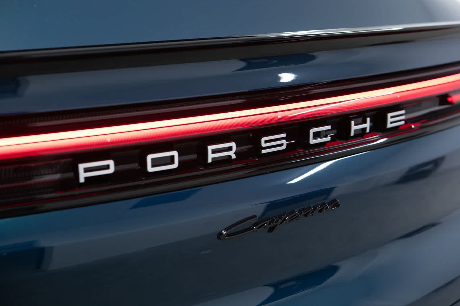Certified 2024 Porsche Cayenne Coupe AWD/4WD image 36